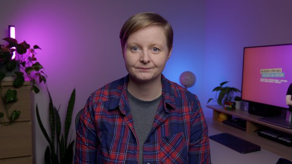 Eliška natáčí doma v pracovně